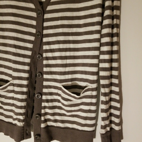 Forever 21 Cardigain - Picture 3 of 7